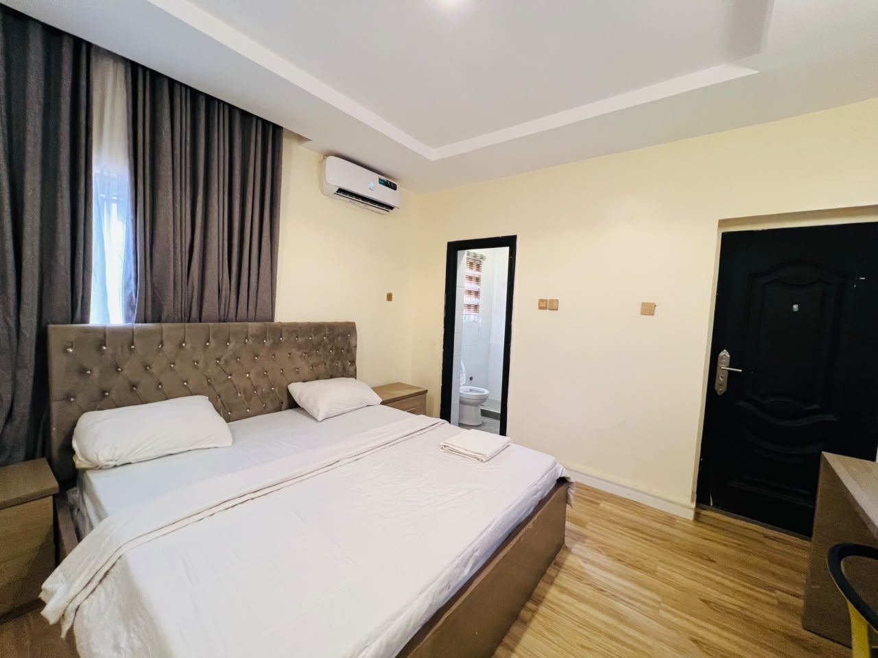 Ambassador Retreat bed with the private ensuite bathroom doorway and room entrance door visible